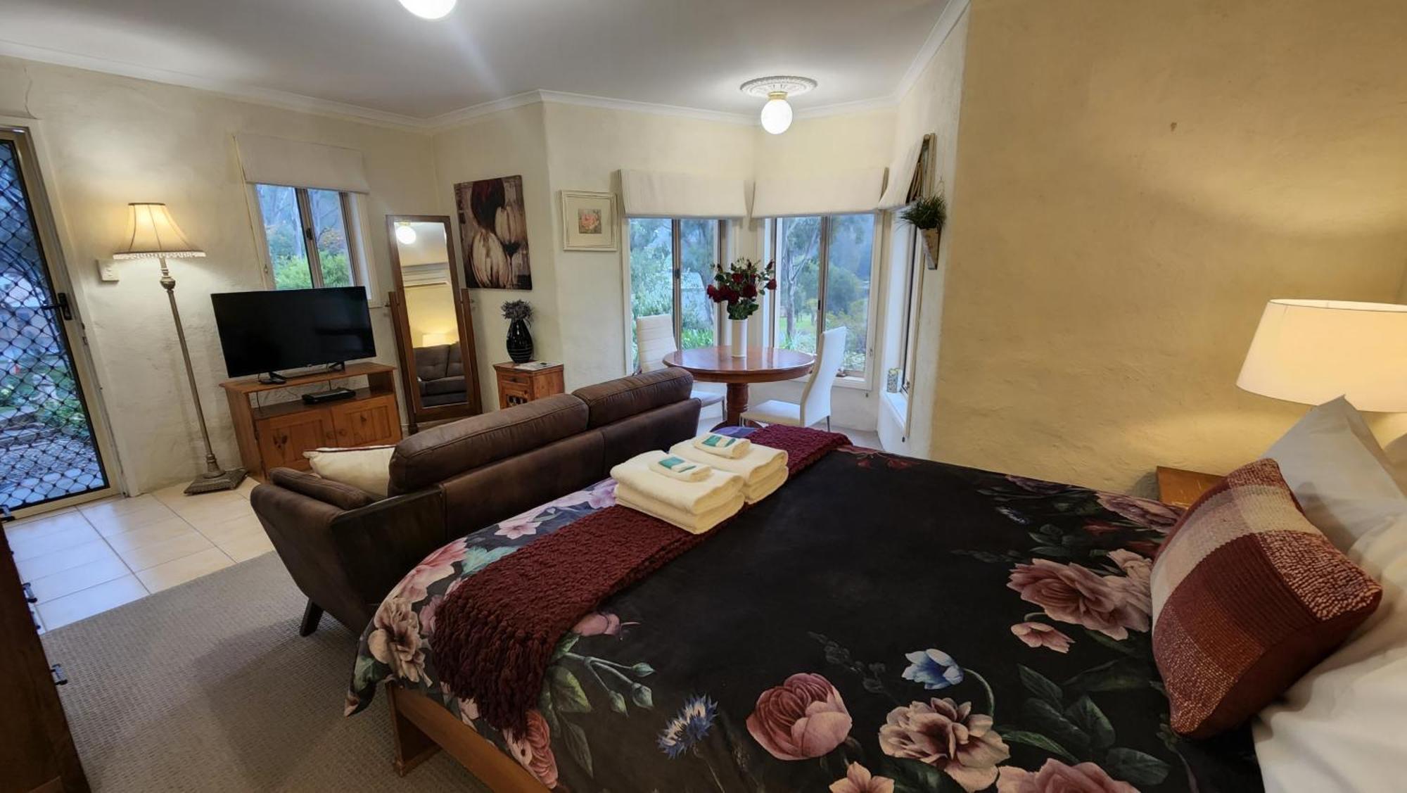 Riesling Trail & Clare Valley Cottages Номер фото